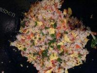 自己做的鸡蛋火腿炒饭做法图解6)
