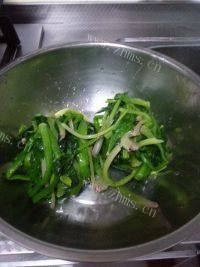 色泽不错的炝菠菜做法图解3)