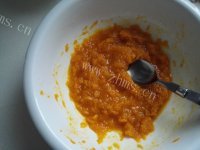 南瓜芝麻糯米饼做法图解2)