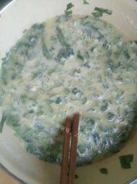 家常的菠菜鸡蛋饼做法图解4)