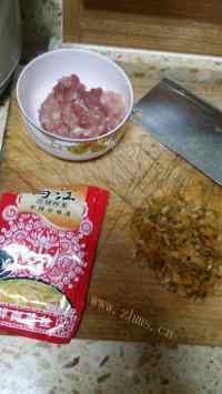 美味的榨菜豆腐皮包肉卷做法图解1)