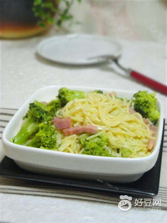 西兰花奶油意面