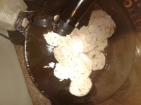 自制青椒炒鱼饼做法图解5)