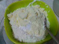 家常蛋黄酥饼做法图解1)
