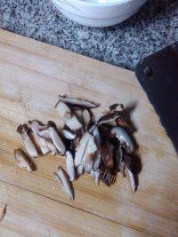 美美厨房之香菇青菜做法图解3)