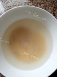 美味的小米枸杞粥做法图解3)