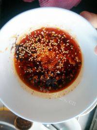 味道不错的麻辣水饺做法图解2)