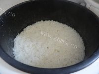 香气浓郁的火龙果寿司做法图解4)