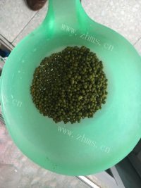 自制排骨绿豆汤做法图解9)