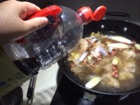 美味的花生炖猪蹄做法图解8)