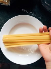 美味柠香茄汁意面做法图解1)