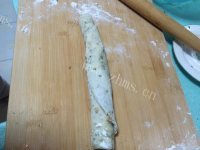 自制葱油饼做法图解5)