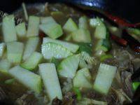 「美味可口」牛肉炖萝卜做法图解6)