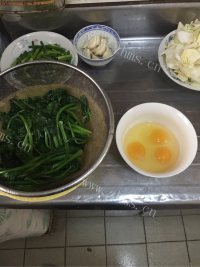 菠菜炒鸡蛋做法图解2)