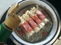 滑嫩的培根蒸金针菇做法图解6)