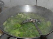 家常菜腰果西芹做法图解2)