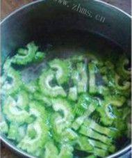 美味炒苦瓜做法图解2)