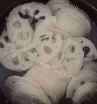 色香味俱全的糖醋藕片做法图解2)