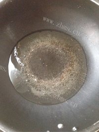 美味的四季豆炒肉做法图解4)