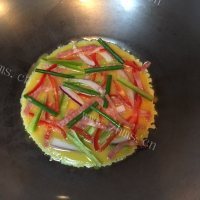 自制披萨蛋饼做法图解5)