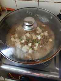 家常菜肉末烧豆腐做法图解8)
