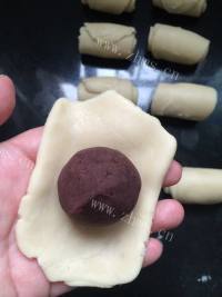 自制蛋黄酥做法图解8)