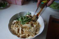 家常菜黄瓜拌豆腐皮做法图解6)