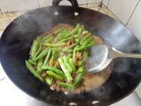 色香味俱全的四季豆烧肉做法图解10)