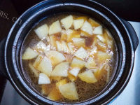 美味的红烧排骨面做法图解4)