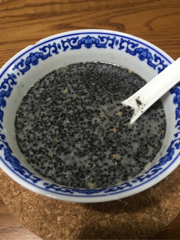 热腾腾的芝麻糊