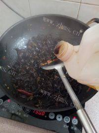 木耳炒肉丝自制做法图解8)
