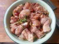 美味的腐乳蒸鸡做法图解4)