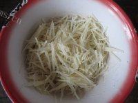 土豆丝鸡蛋饼自制做法图解3)