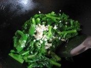 蒜香木耳菜做法图解3)