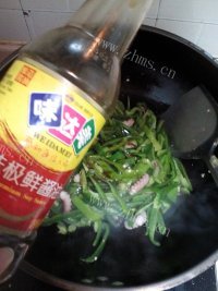 简易的青椒炒章鱼做法图解6)