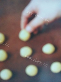 自制椰子球做法图解4)