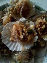 美味的蒜蓉粉丝蒸扇贝