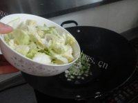 家常菜洋白菜炒西红柿做法图解5)