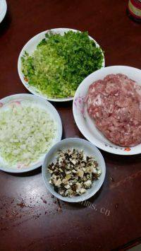 芹菜猪肉水饺做法图解1)