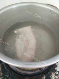 家常菜五花肉焖土豆做法图解1)