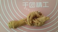自制红糖红枣核桃面包做法图解14)