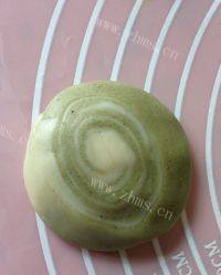 色味俱全的抹茶蛋黄酥做法图解9)