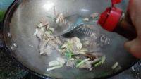 鲜香美味的孜然羊肉做法图解7)