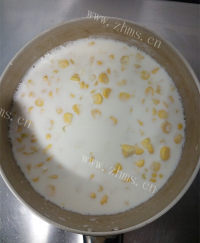 美味的奶香玉米烙做法图解4)
