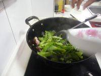 健康美食之荷兰豆炒腊肉做法图解9)