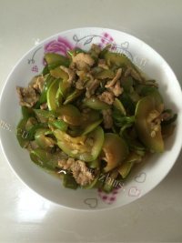 家常菜西葫芦炒肉片