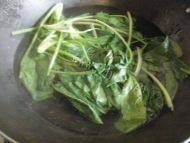 家庭版凉拌菠菜粉丝做法图解3)
