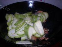 「家有大厨」西葫芦炒肉做法图解9)