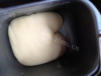 色泽不错的白面包做法图解3)