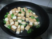 美味的豆瓣酱烧豆腐做法图解7)